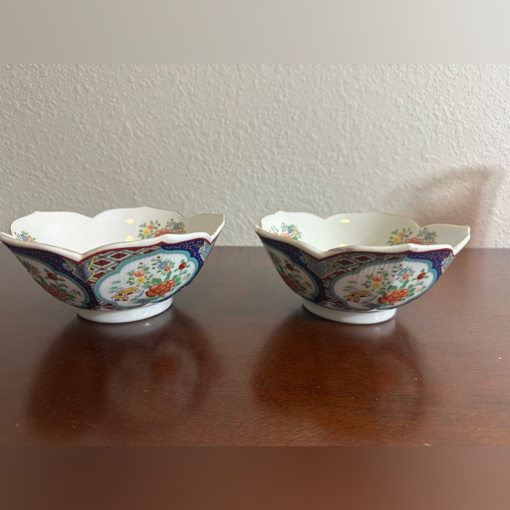 Set of 2 Vintage Imari Ware Japan Porcelain Gold Trim Lotus Flower Bowls